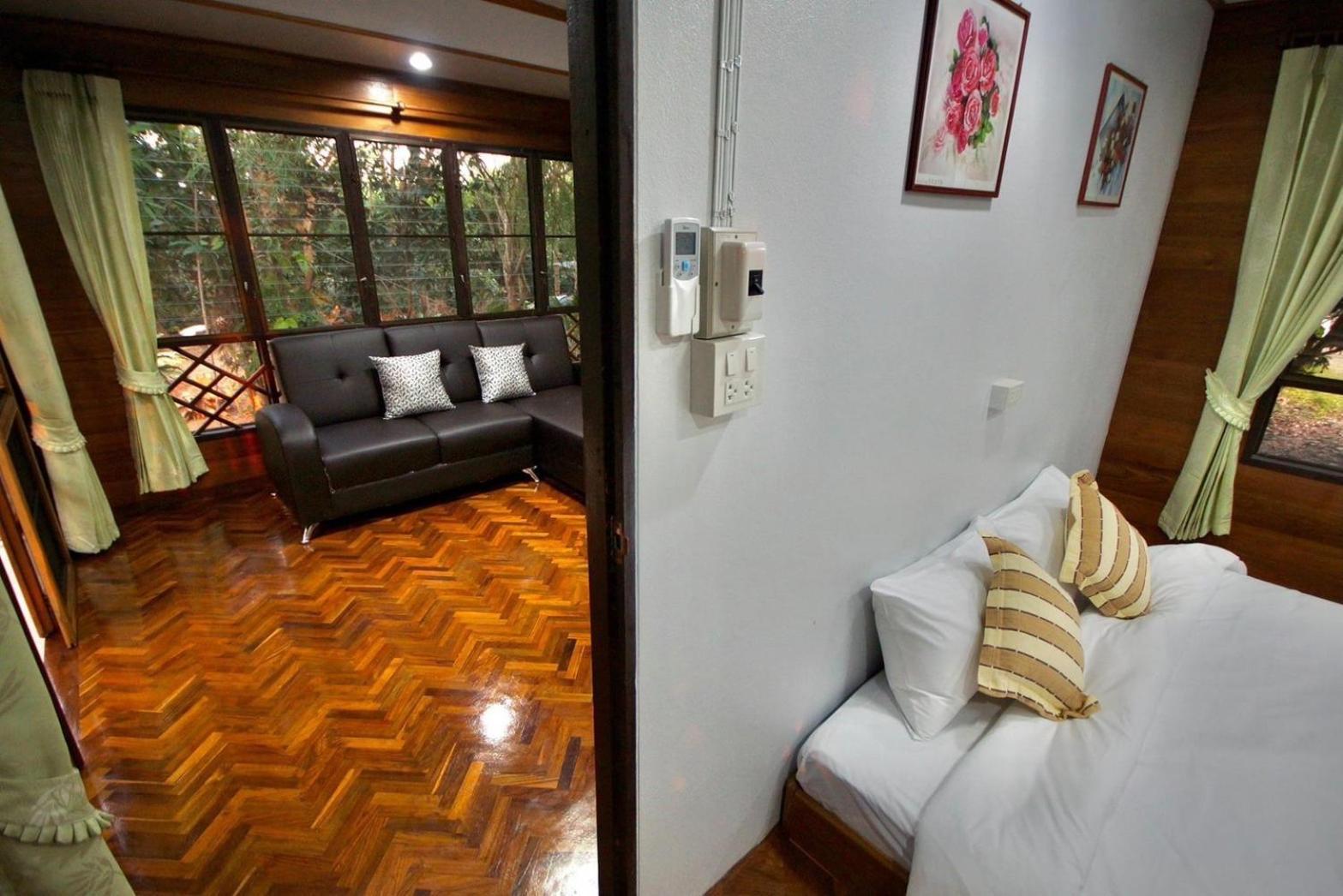 เรือนสารภี Apartamento Phrae Exterior foto