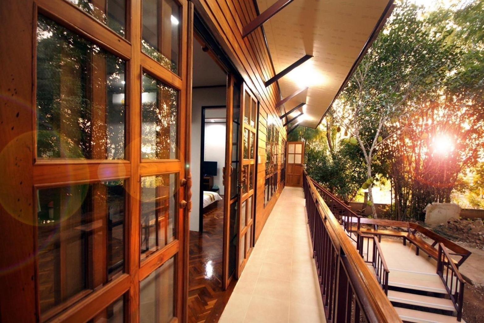 เรือนสารภี Apartamento Phrae Exterior foto